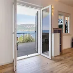 Privater Pool Und Herrlicher Seeblick By Interhome *