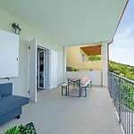 Privater Pool Und Herrlicher Seeblick By Interhome * トッリ・デル・ベーナコ