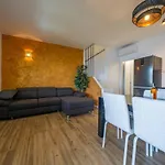 Privater Pool Und Herrlicher Seeblick By Interhome トッリ・デル・ベーナコ