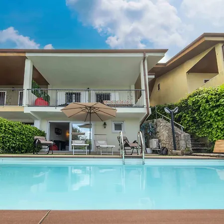 別荘 Privater Pool Und Herrlicher Seeblick By Interhome *