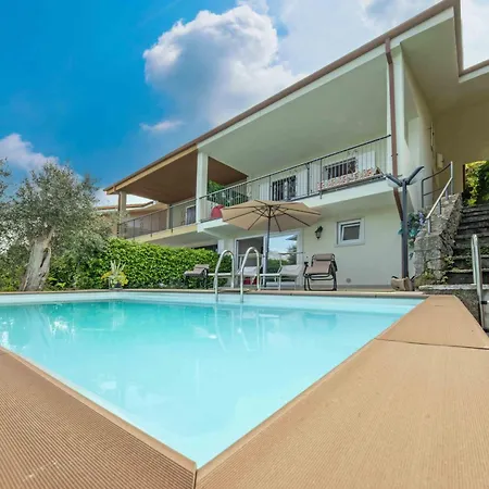Privater Pool Und Herrlicher Seeblick By Interhome * トッリ・デル・ベーナコ