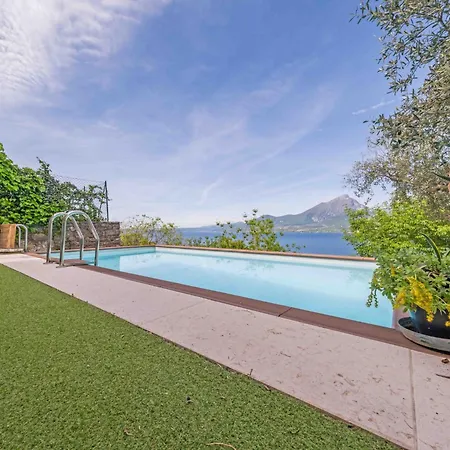 Privater Pool Und Herrlicher Seeblick By Interhome * トッリ・デル・ベーナコ