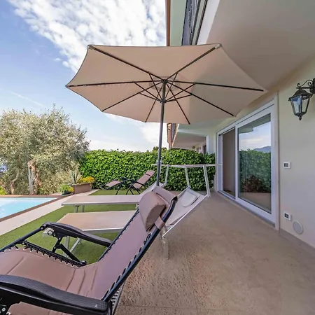 Privater Pool Und Herrlicher Seeblick By Interhome *