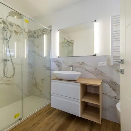 Privater Pool Und Herrlicher Seeblick By Interhome