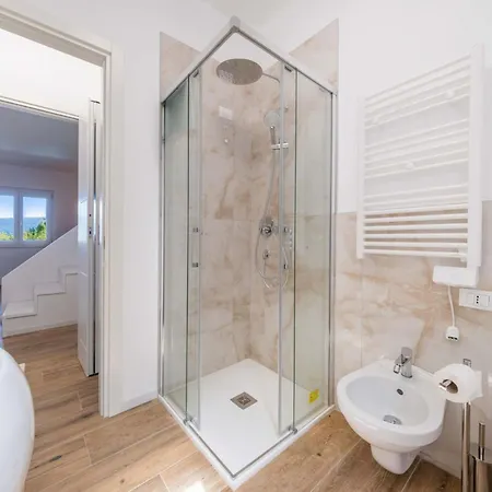 Privater Pool Und Herrlicher Seeblick By Interhome